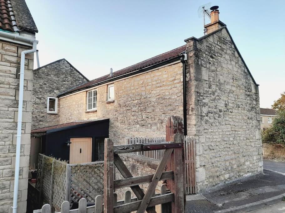 Converted Barn In باث المظهر الخارجي الصورة